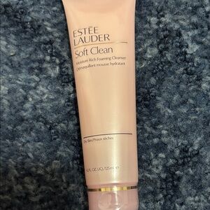 Estee Lauder Soft Clean Moisture Rich Cleanser - Light Pink
